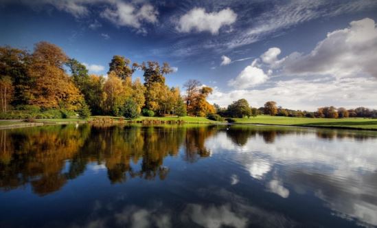 梦见自己光着全身在别人面前