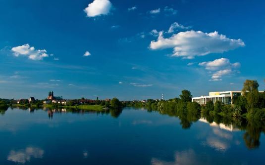 耳朵发烧什么预兆